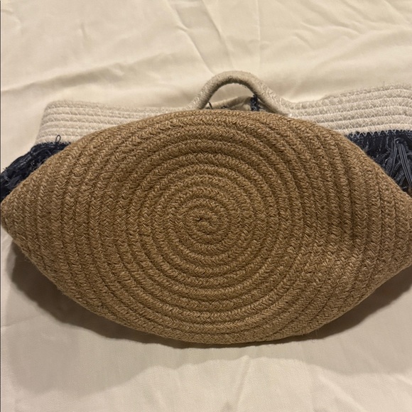 Elegant Cream and Blue Fringe Tote Bag - Picture 3 of 4